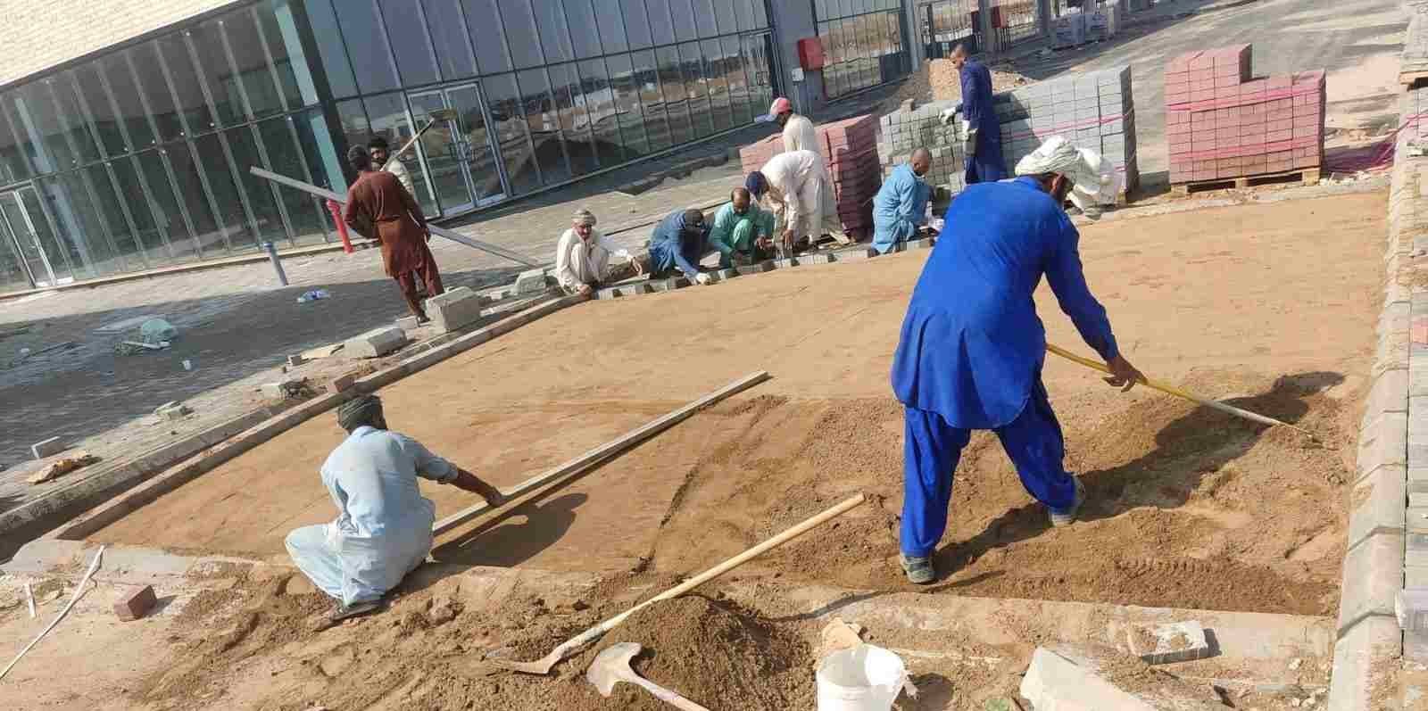 أعمال طرق وأرصفة وإنارة — 10