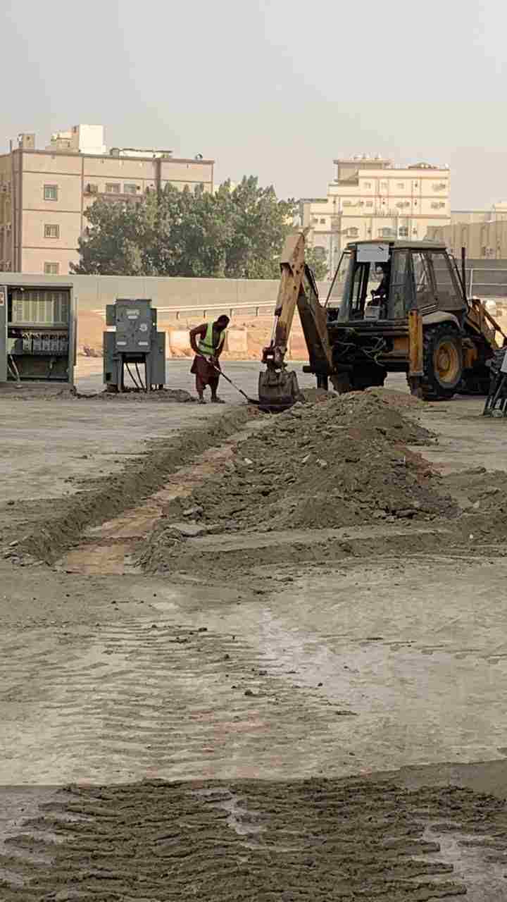 أعمال طرق وأرصفة وإنارة — 36