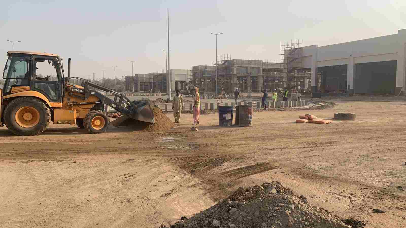 أعمال طرق وأرصفة وإنارة